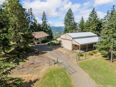 864 Larkspur Ln