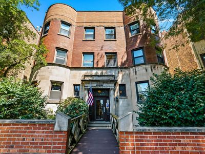 1044 W Byron St APT 2e