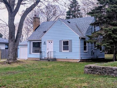 3504 Poinsettia Ave SE