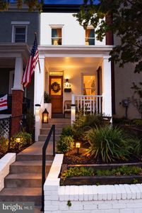 749 Kenyon St NW