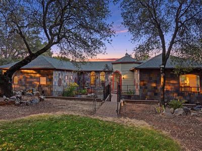 15873 Woodlake Ct