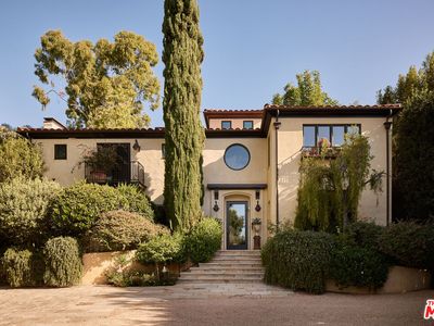 1164 N Doheny Dr