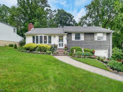 72 Lyons Pl