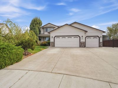 813 N Douglas Ct