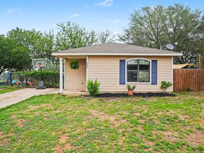 Property at 333 Wildrose Dr, Floresville, TX