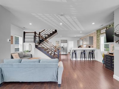 17 Lake Plymouth Boulevard