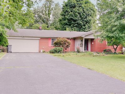 224 E Hickory Ln