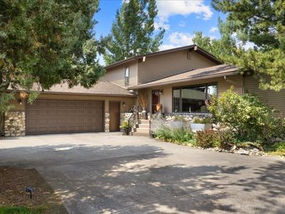 5741 Lazy Ln