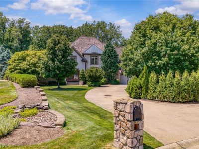 60 Hamlet Ct