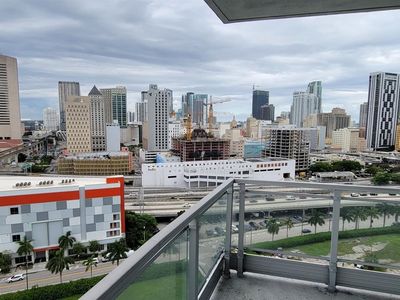 90 SW 3rd St APT 1805