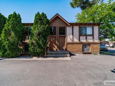 610 John Adams Ct