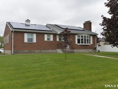8 Dean Drive