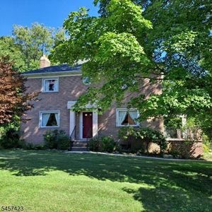 9 Woods Edge Ct