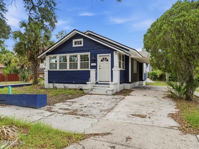 502 W 18TH Street