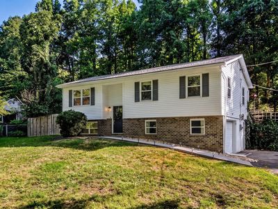 2215 Greendale Dr NE