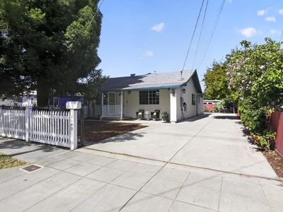 1145 Henderson Ave