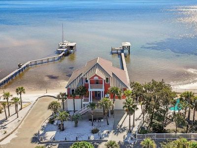 1894 Biscayne Circle Dr