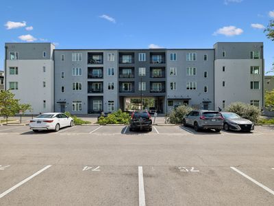 1041 E Trinity Ln APT 203