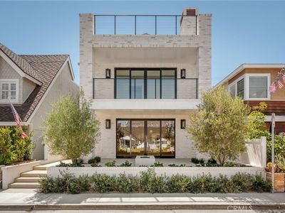 225 Diamond Ave