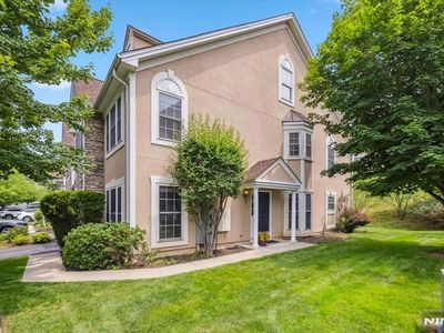 66 Spruce Ln