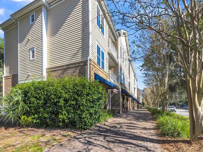 280 Seven Farms Dr UNIT 302