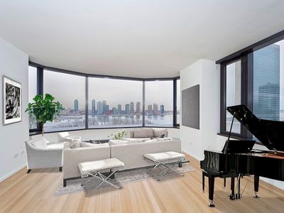 50 United Nations Plz APT 10A