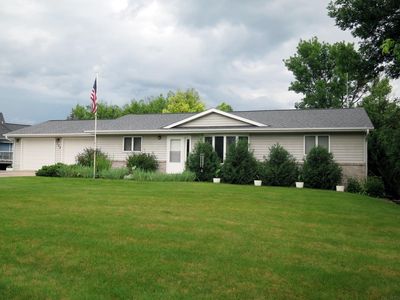 Property at 1006 Ridgewood Dr, Decorah, IA