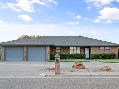 1605 E Brandee Ln