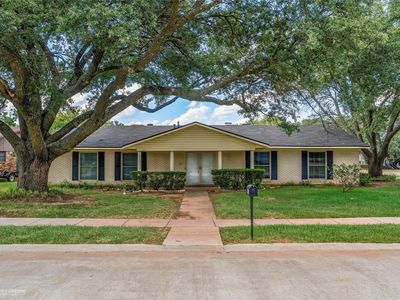400 Plaza Cir