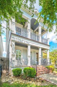 1003 E 25th St