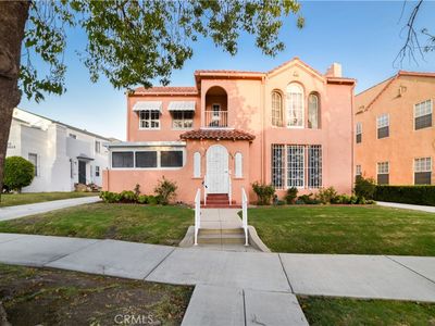1036 S Citrus Ave
