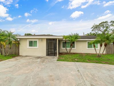 573 SE Floresta Drive