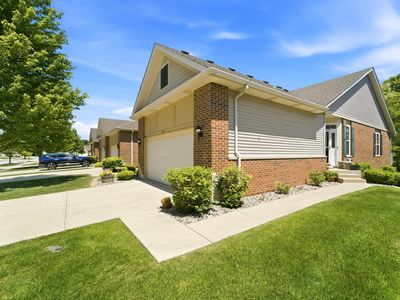Property at 8745 Forest Glen Ct, Saint John, IN