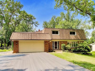 Property at 10S324 Hampshire Ln E, Willowbrook, IL