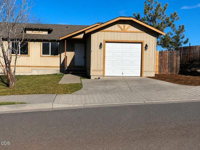 402 SE Carmen Way