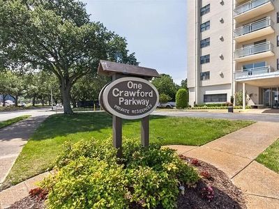 1 Crawford Pkwy