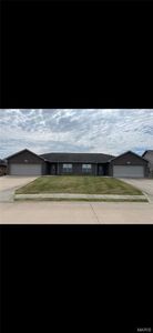 429/431 Deerwood Dr W