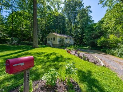 35 Windy Bush Ln