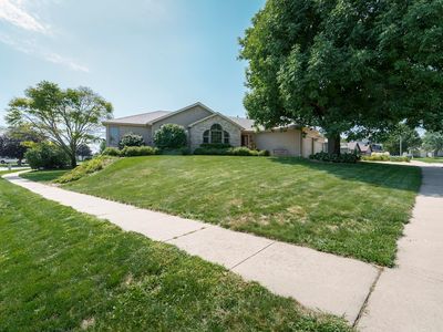 4850 Meadowlark Ln