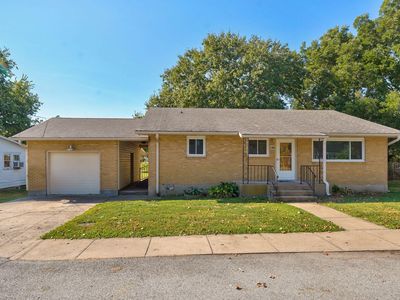 Property at 106 W Thurman Avenue, Mount Vernon, MO