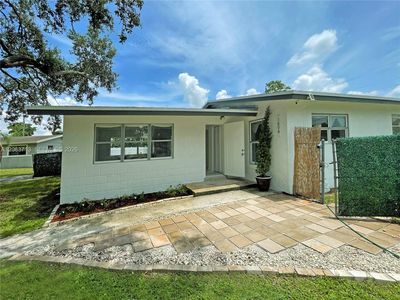 1606 NW 12th Ave
