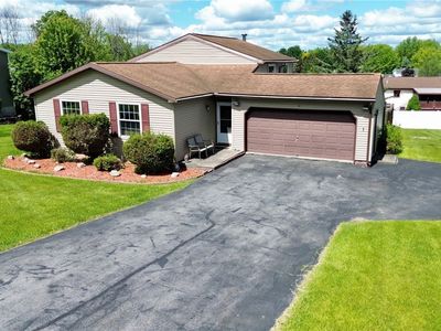 27 Meadowbrook Dr