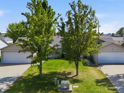 905 907 Ball Court