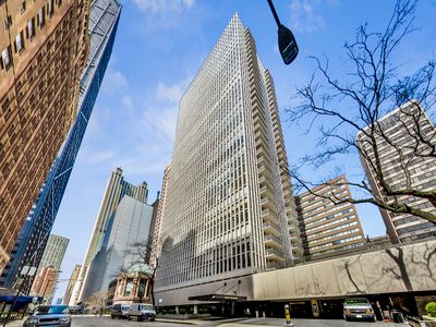 200 E Delaware Pl #8C-9C