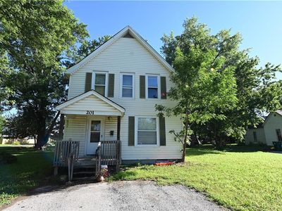 201 E 2nd St