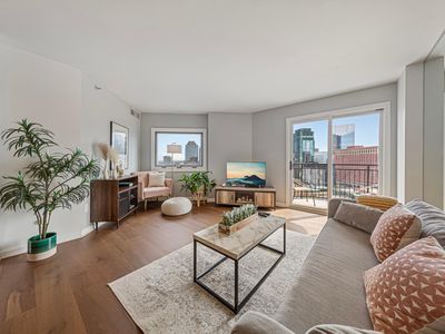 1225 Lasalle Ave APT 2101
