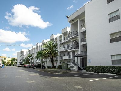2998 Sunrise Lakes Drive E #116