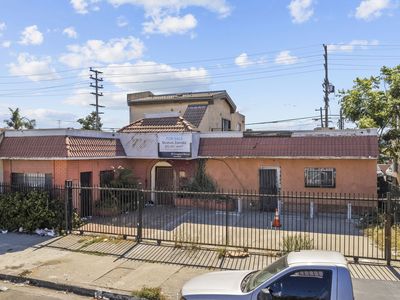 9511 S San Pedro St