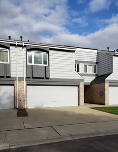 Property at 227 Lakeshore Ln, Bloomingdale, IL