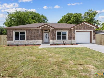 396 E Robin Ln